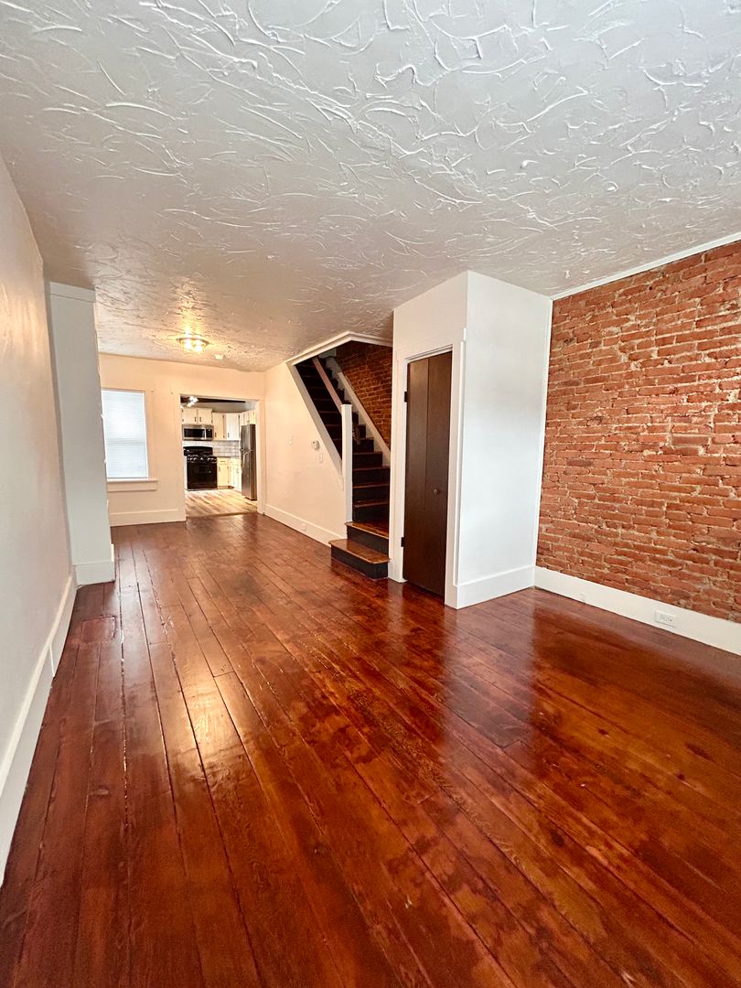 Lancaster House: 313 Coral St