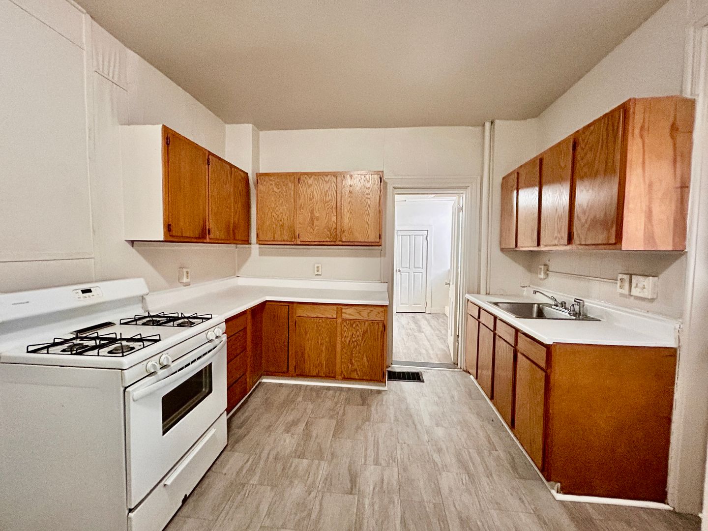 Lancaster Apartment: 644 E Chestnut St