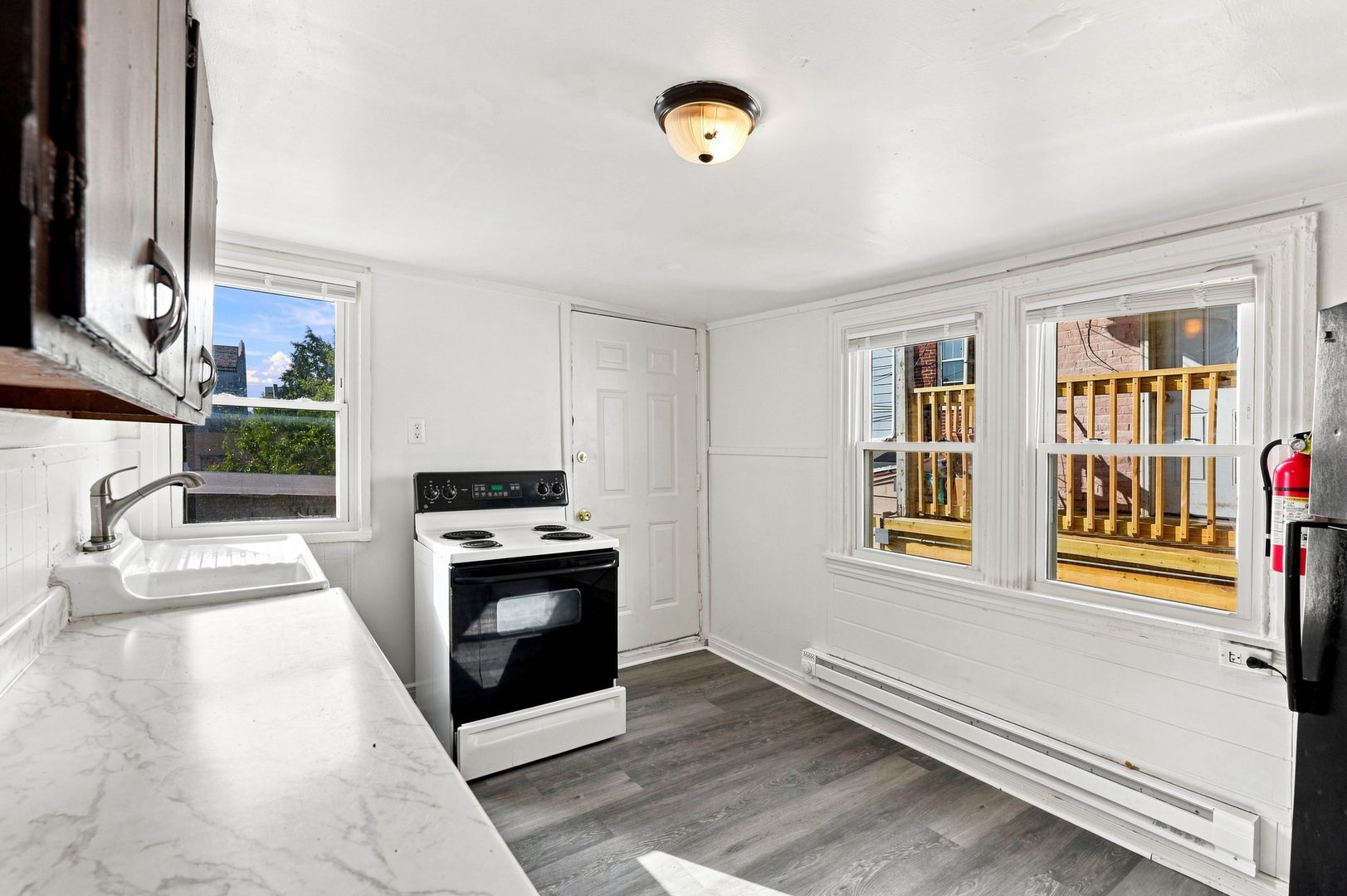 Columbia Apartment: 410 Locust St