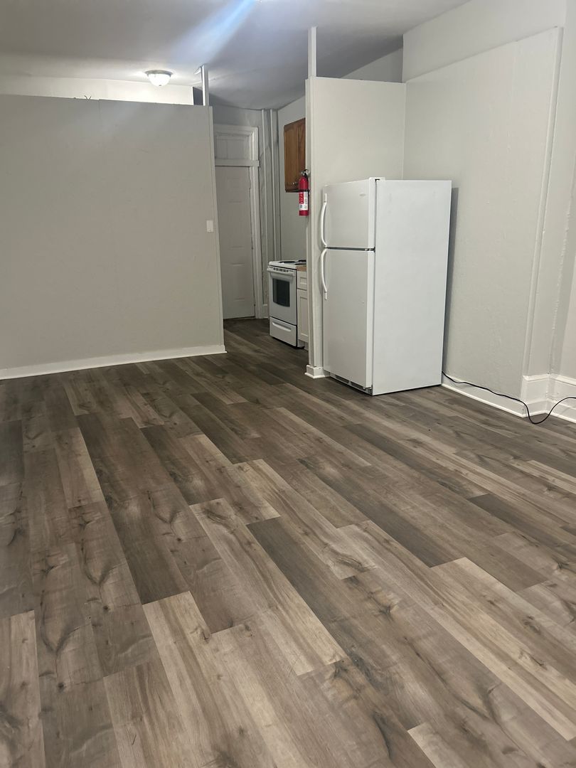 Lancaster Apartment: 142 S Prince St