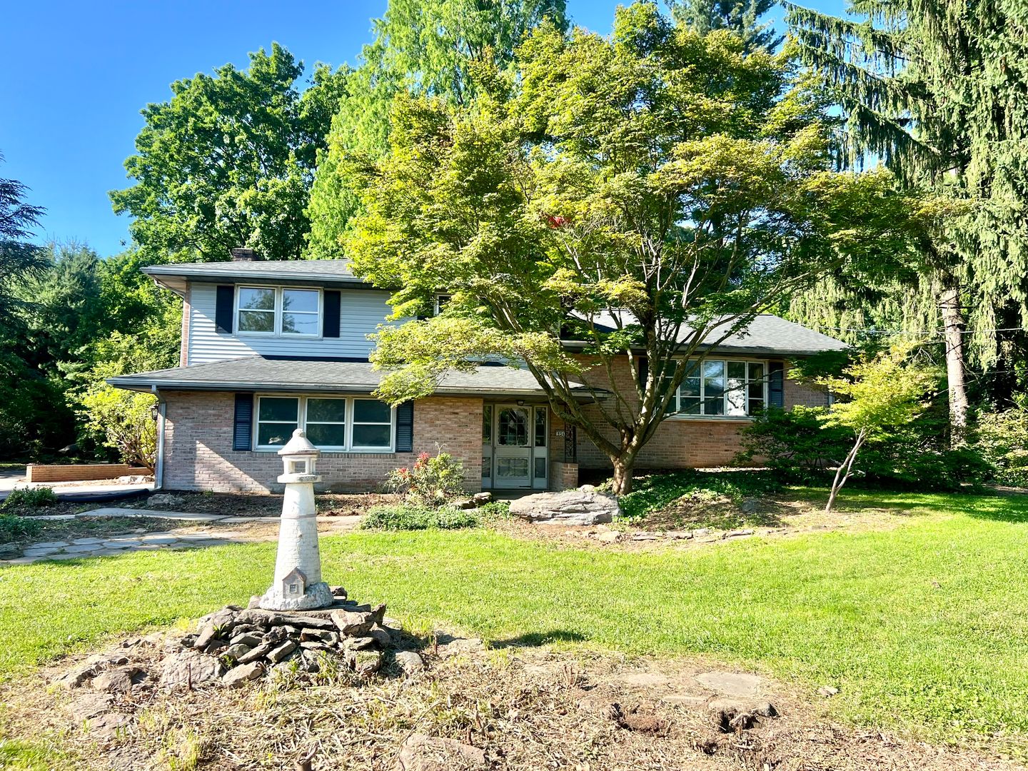 Lancaster House: 934 Village Rd