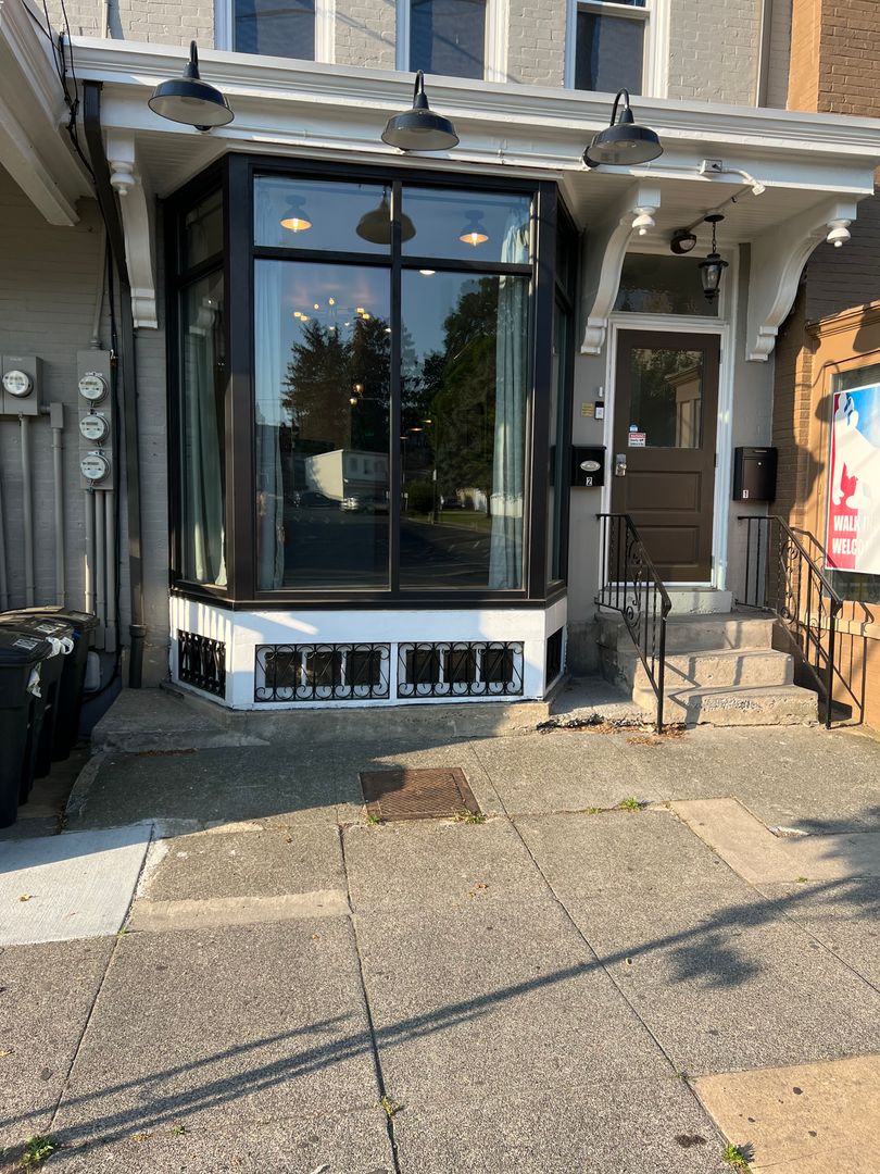 Lancaster Apartment: 710 Columbia Ave