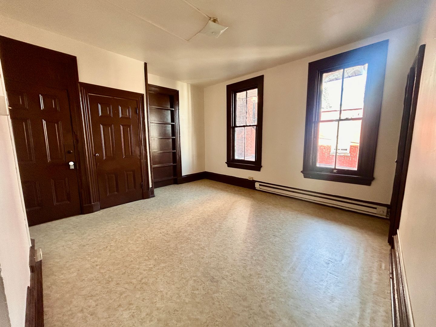 Columbia Apartment: 418-422 Locust St