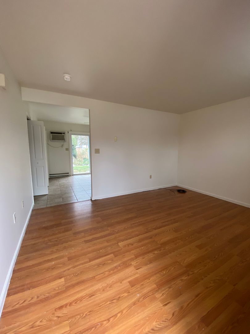 Leola Apartment: 4 Ann Rd