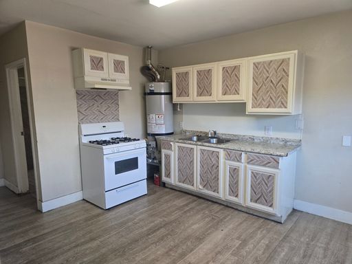 1 BEDROOM UNIT, OPEN FLOORPLAN – photo 1