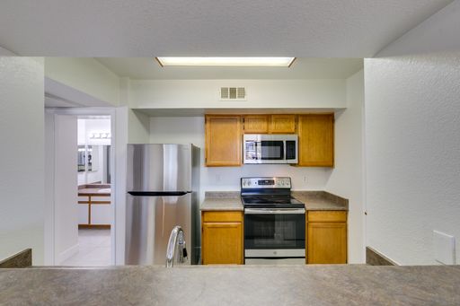GORGEOUS 2 BEDROOM CONDO IN GATED COMMUNITY WITH A COMMUNITY POOL,SPA, FITNESS CENTER* – photo 1