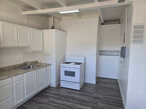 3 BEDROOMS*KITCHEN APPLIANCES*CLOSE TO AREA SCHOOLS AND SHOPPING CENTERS* – photo 1