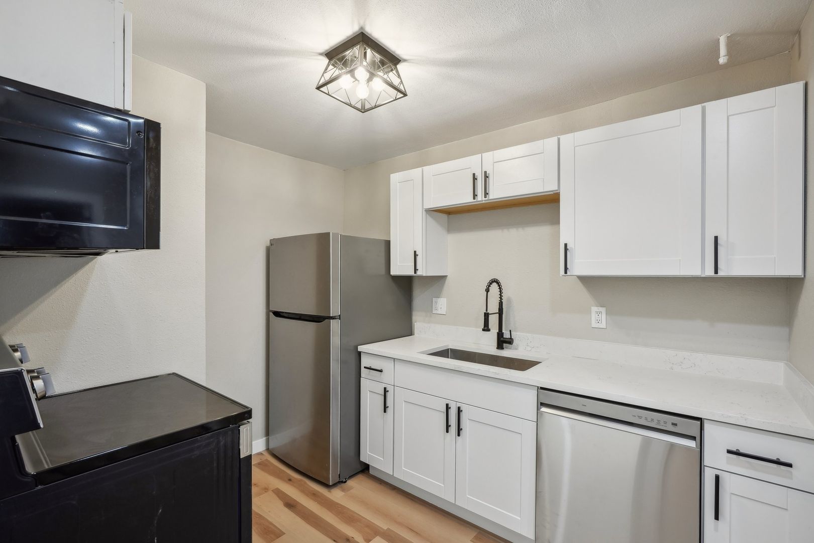 Portland Apartment: 12800 NE Sandy Blvd