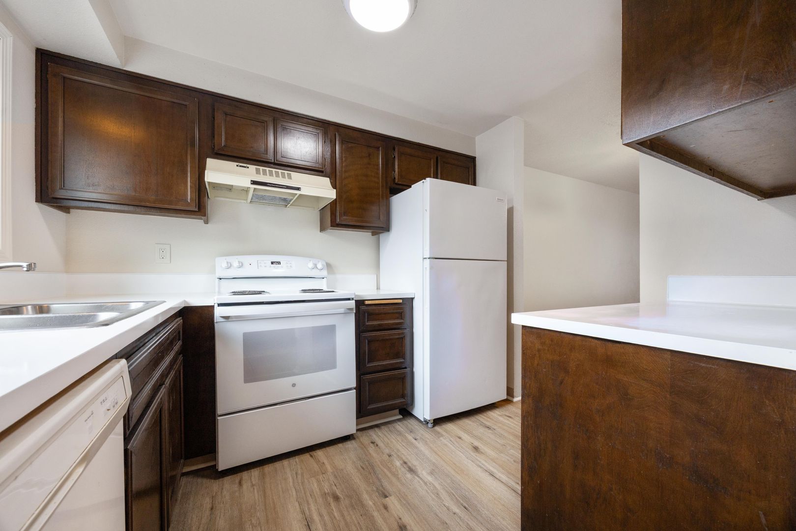 Portland Townhome: 4921 SW 59th Ave