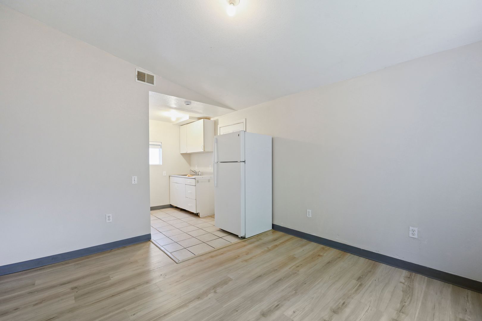 Portland Apartment: 6026-6036 NE Ainsworth St