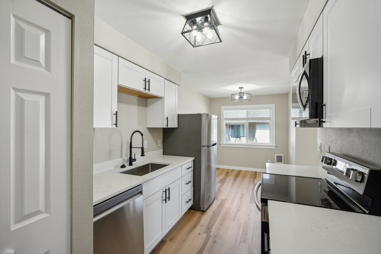 Portland Apartment: 12800 NE Sandy Blvd