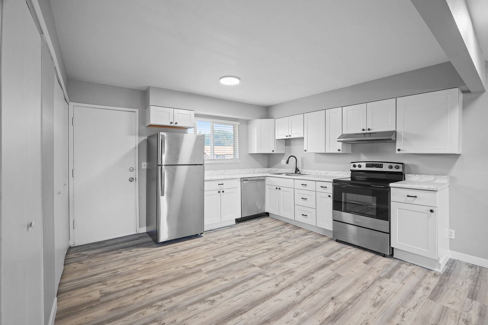 Gresham Apartment: 17924 SE Division St