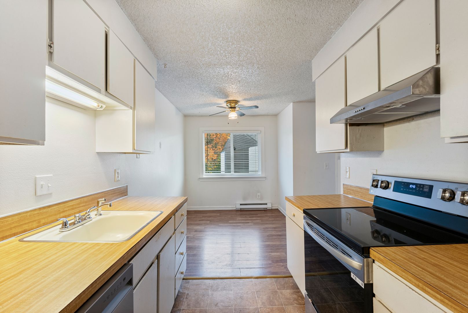 Portland Apartment: 12800 NE Sandy Blvd