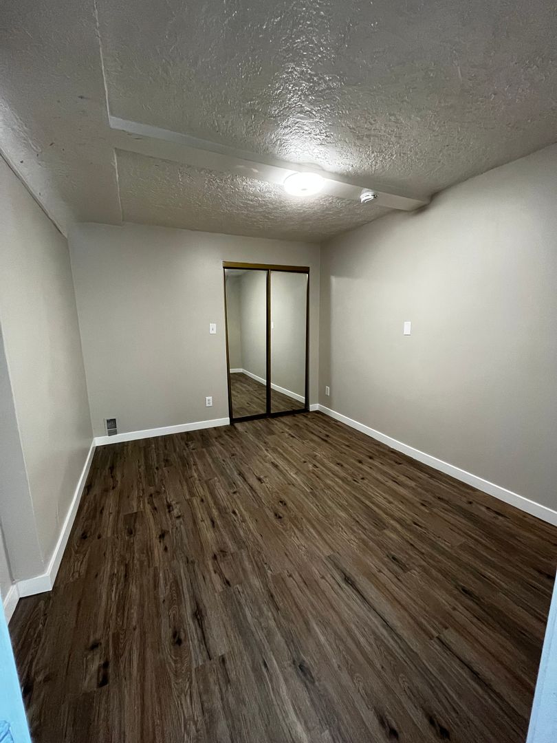 Portland Apartment: 6026-6036 NE Ainsworth St