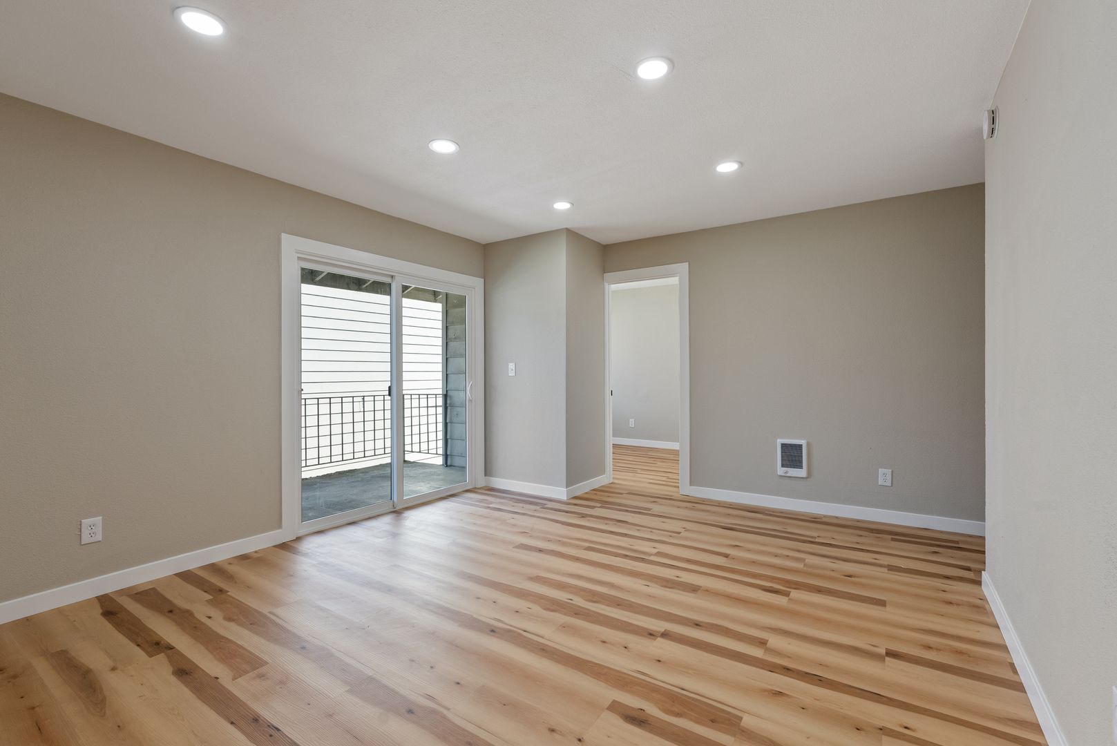 Portland Apartment: 12800 NE Sandy Blvd