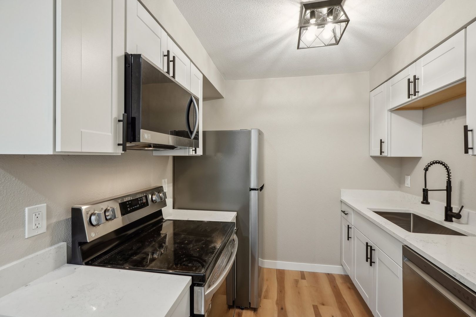 Portland Apartment: 12800 NE Sandy Blvd