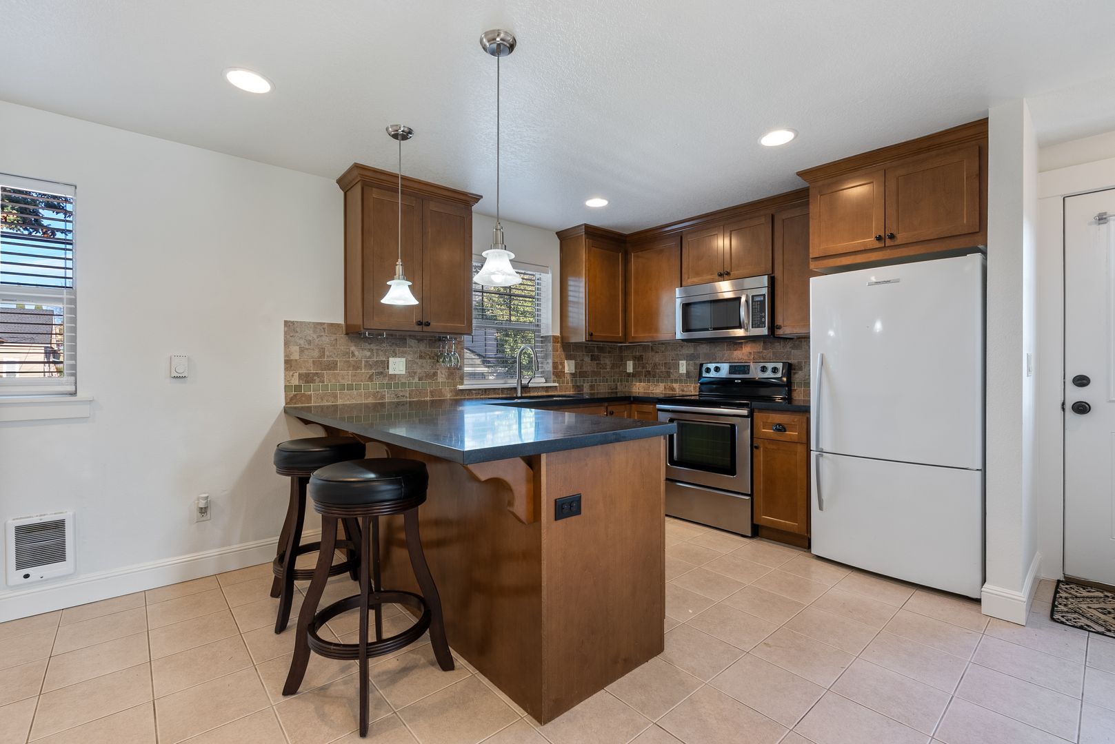 Portland House: 216 NE Tillamook St - Unit B