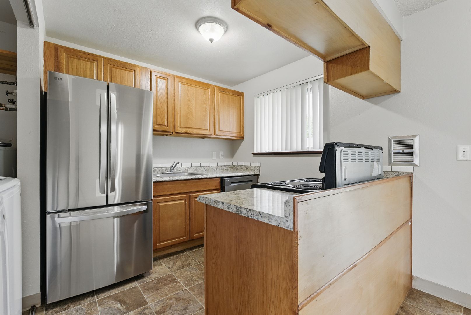 Portland Apartment: 8631 SE Insley St