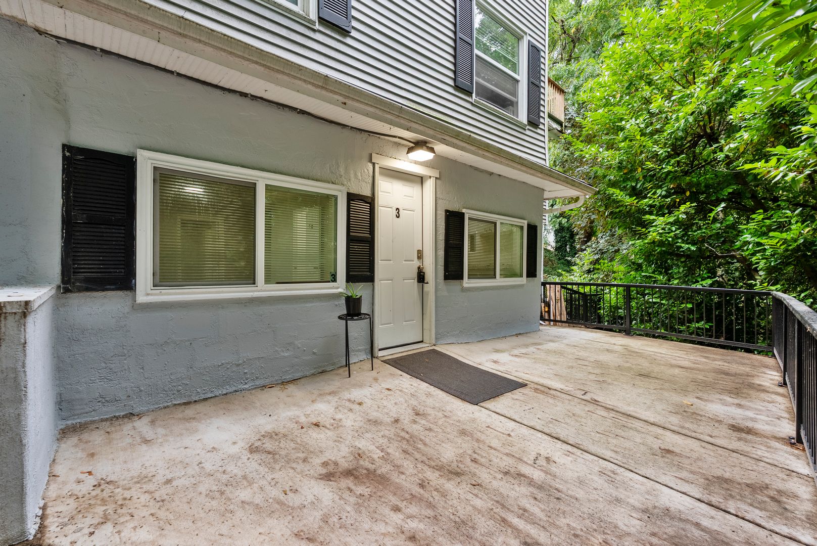 Vancouver Apartment: 3812 R St