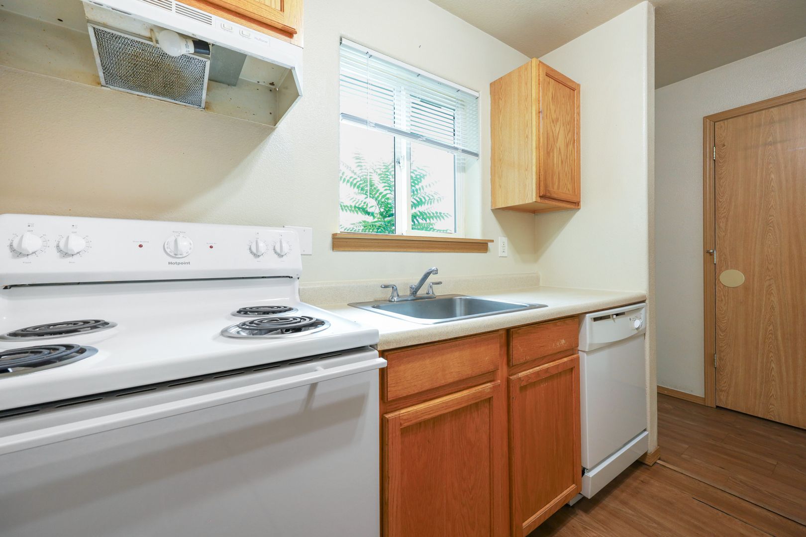 Portland Apartment: 2338 SE 89th Ave