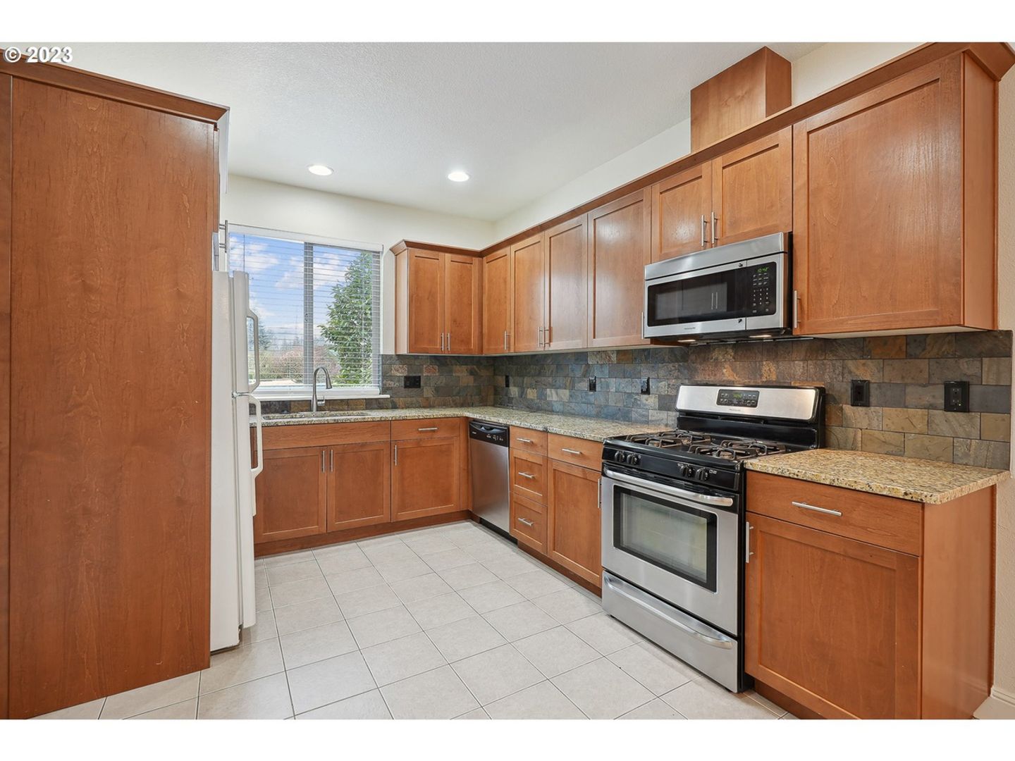 Portland Townhome: 5331 NE Cully Blvd