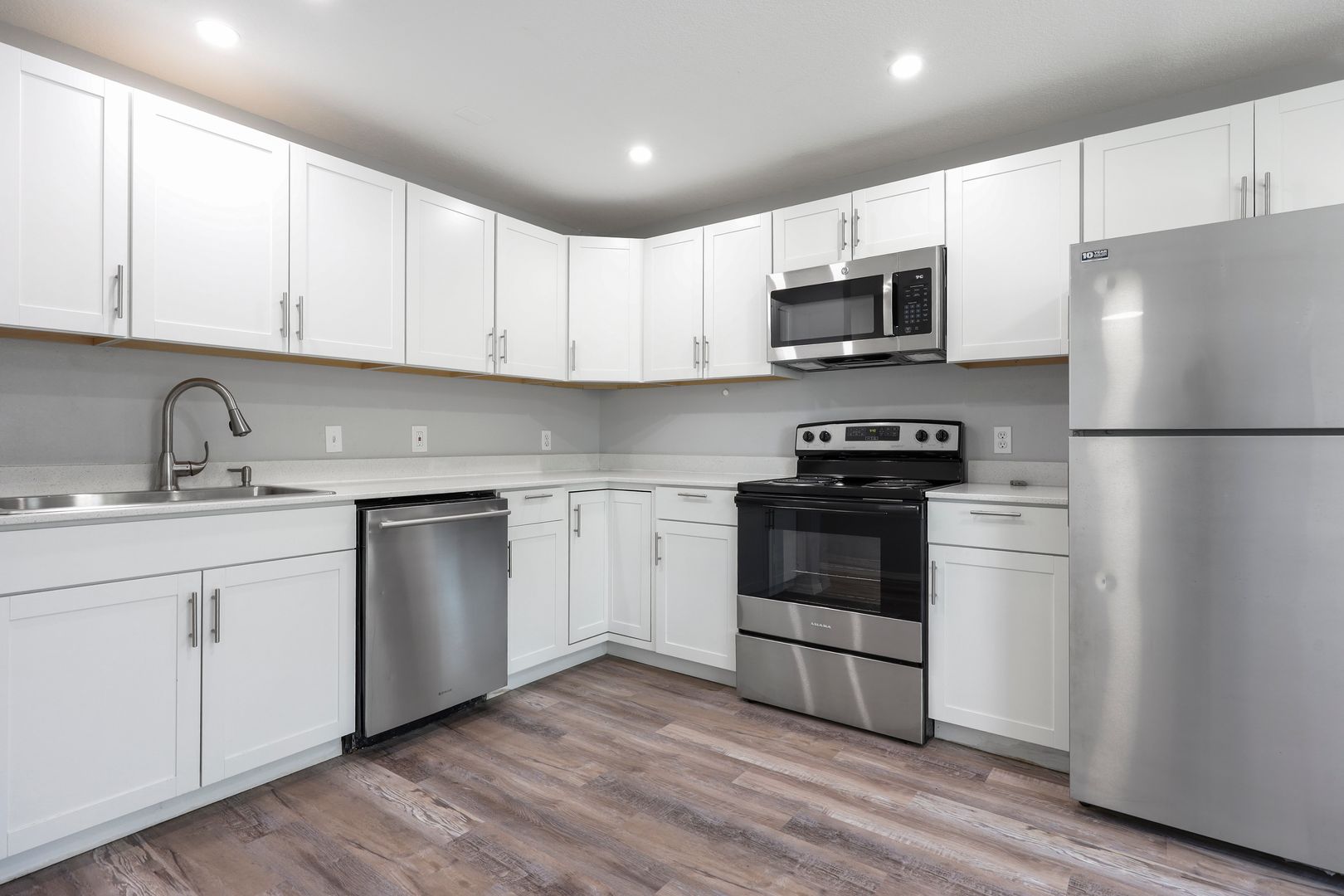 West Linn Apartment: 5327 W A St