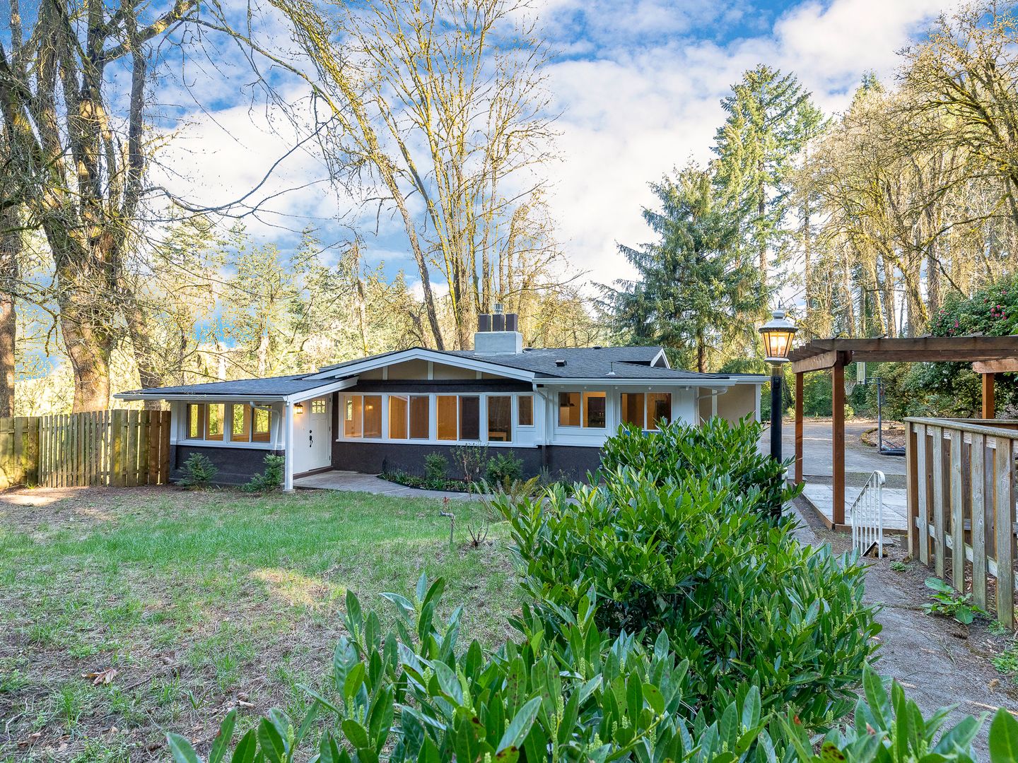 Portland House: 2909 SW Upper Dr