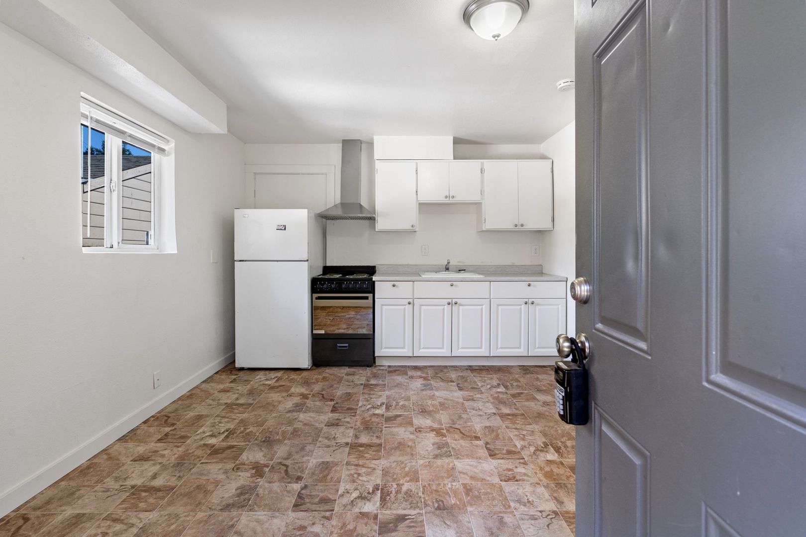 Portland Apartment: 6043-6051 NE Simpson St