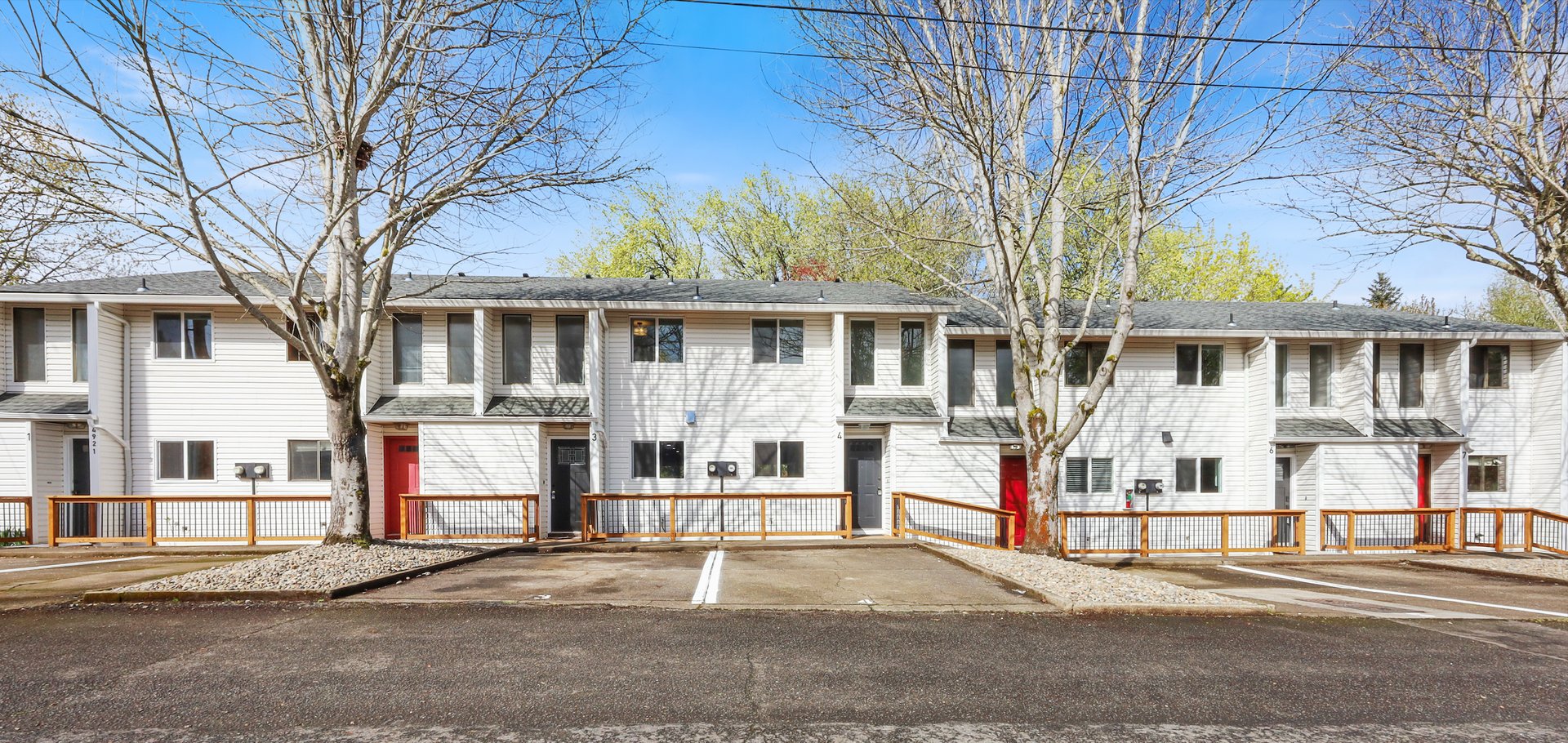 Portland Townhome: 4921 SW 59th Ave
