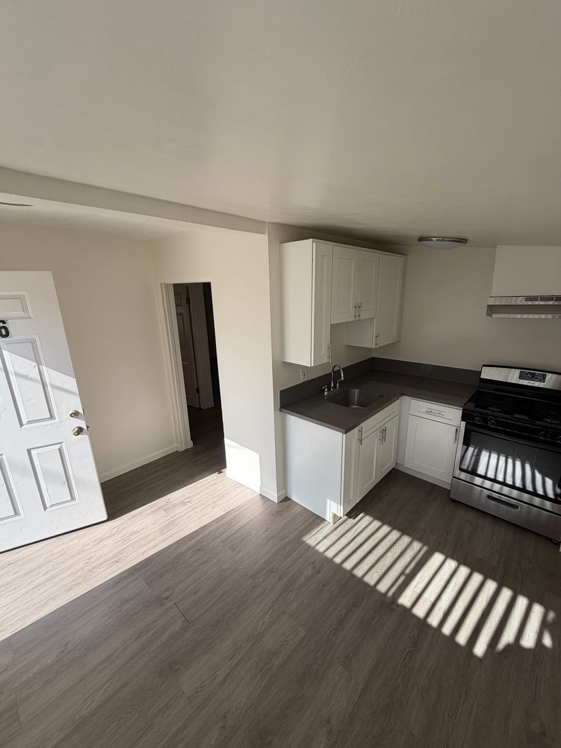 North Hollywood Apartment: 5634 Auckland