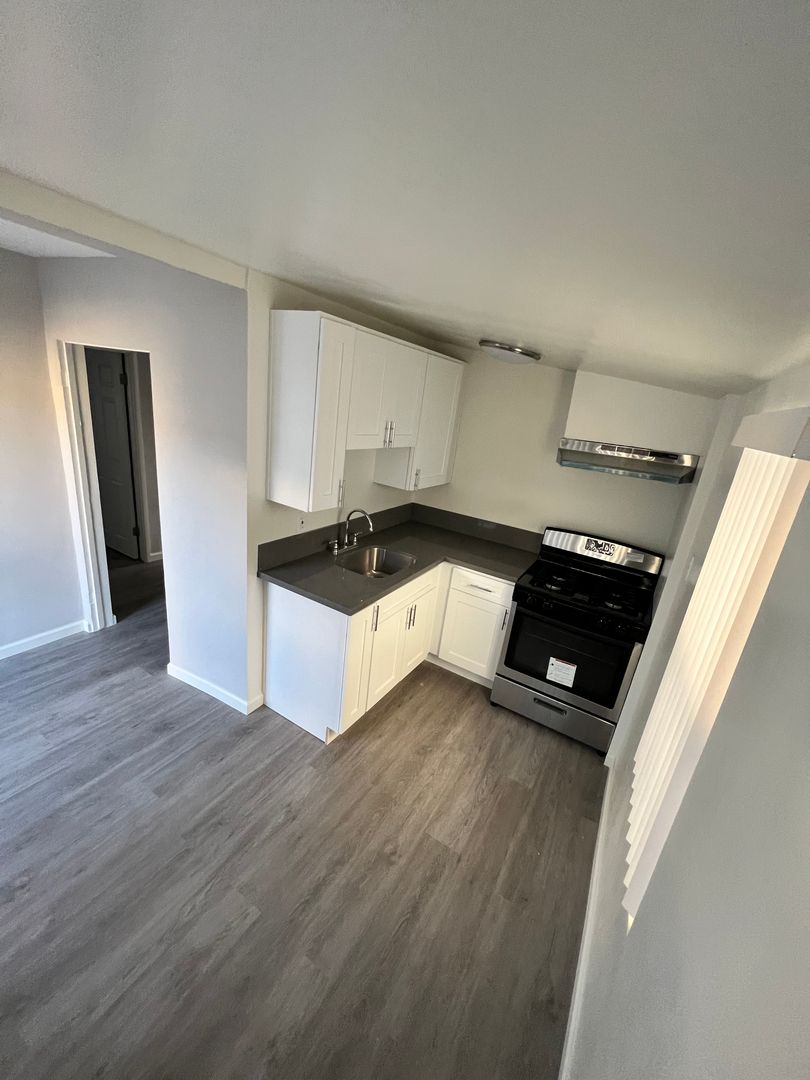 North Hollywood Apartment: 5634 Auckland