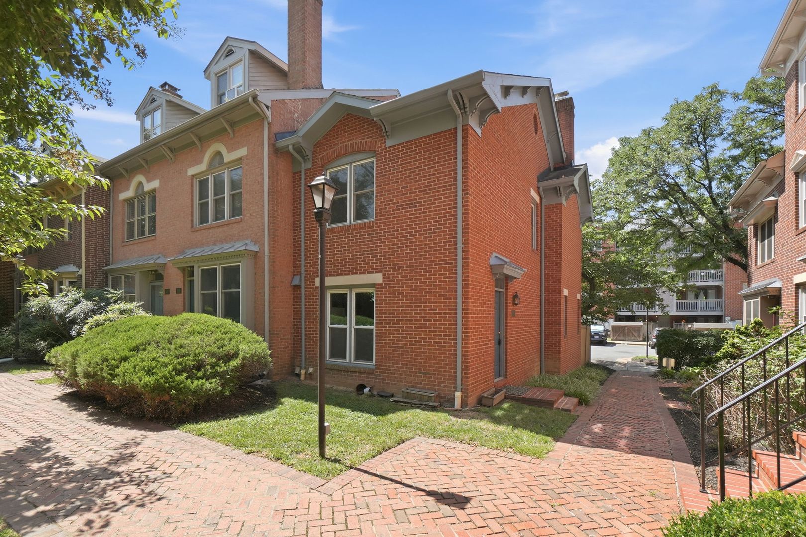Alexandria Townhome: 541 Colecroft Court