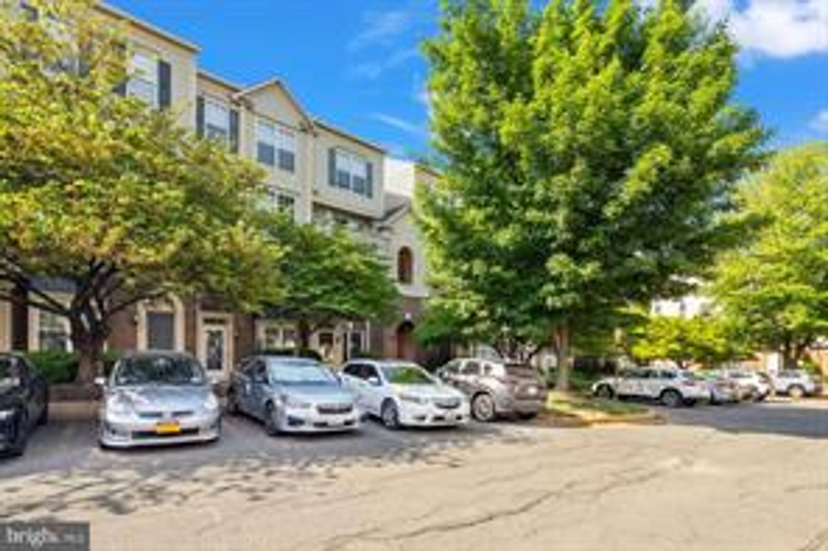 Falls Church Condo: 7014 Metropolitan Place