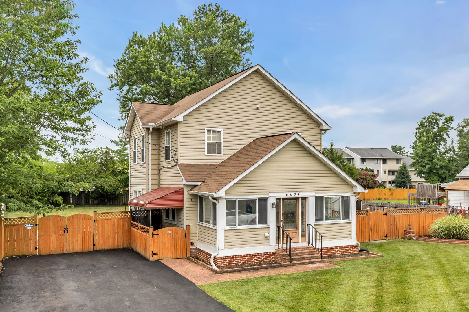 Alexandria House: 8604 Woodlawn Court