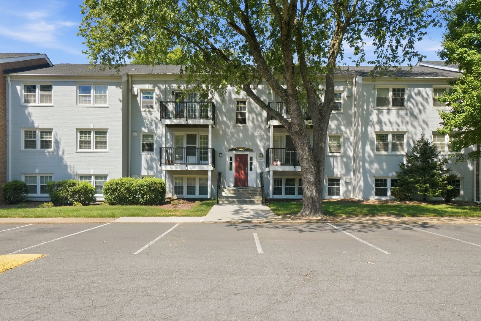 Fairfax Condo: 9453 Fairfax Boulevard