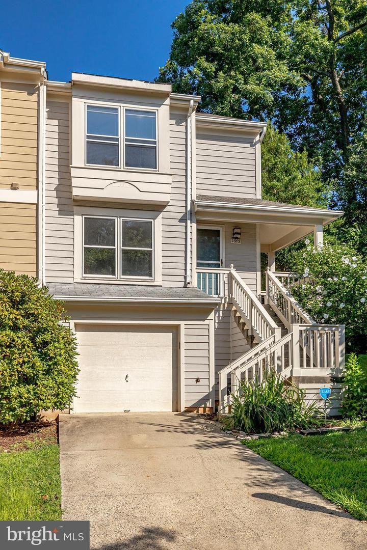 Reston Townhome: 1645 Oak Spring Way