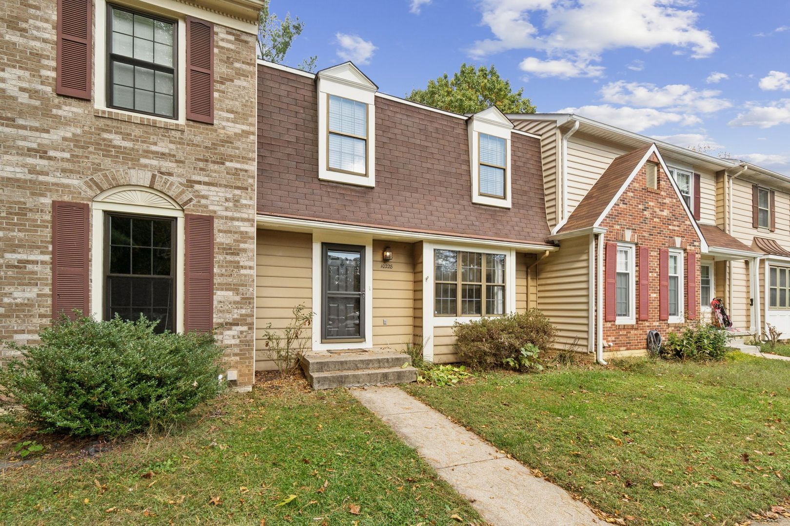 Burke Townhome: 10228 Roberts Common Lane