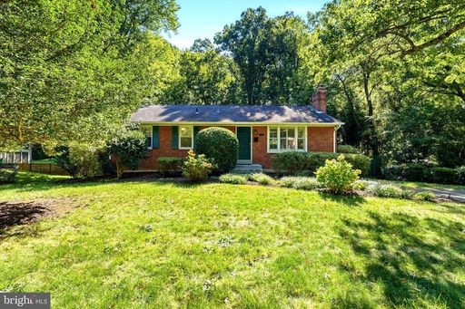 Lovely, updated rambler with finished walk-out basement! – photo 1