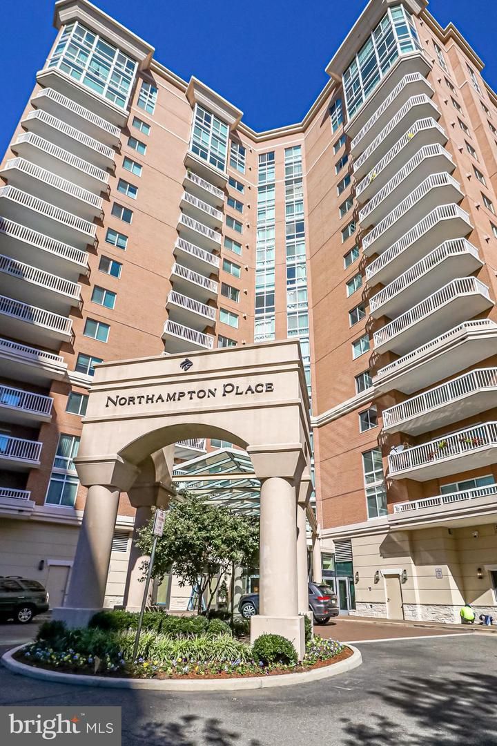 Alexandria Condo: 3101 N Hampton Drive