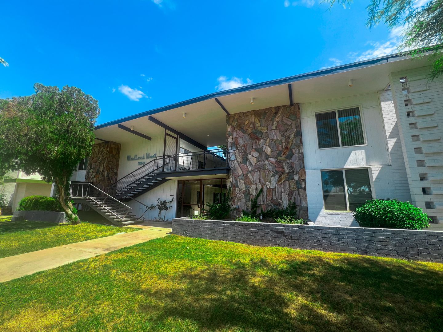 PHOENIX Apartment: 320-330 W MEDLOCK DR