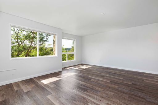 $1,000 Gift Card! Spacious 4-Bed Townhome in Mt. Baker! – photo 1