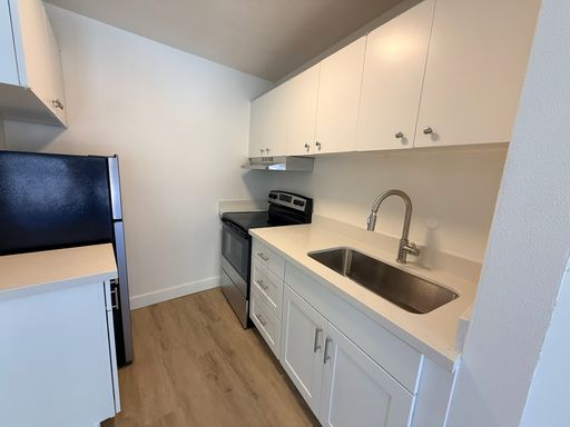 $1,000 Gift Card for Same Day application Plus 4 Weeks Free! Newly Renovated One Bedroom in Columbia City! – photo 1