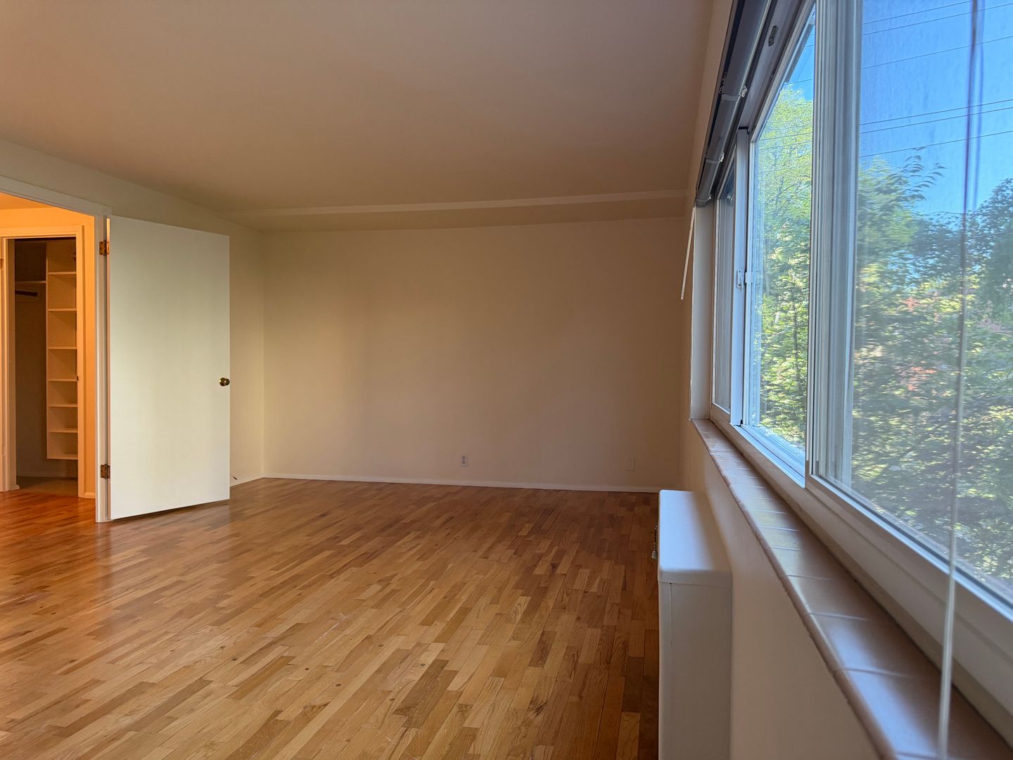 Seattle Apartment: 535 13th Ave E
