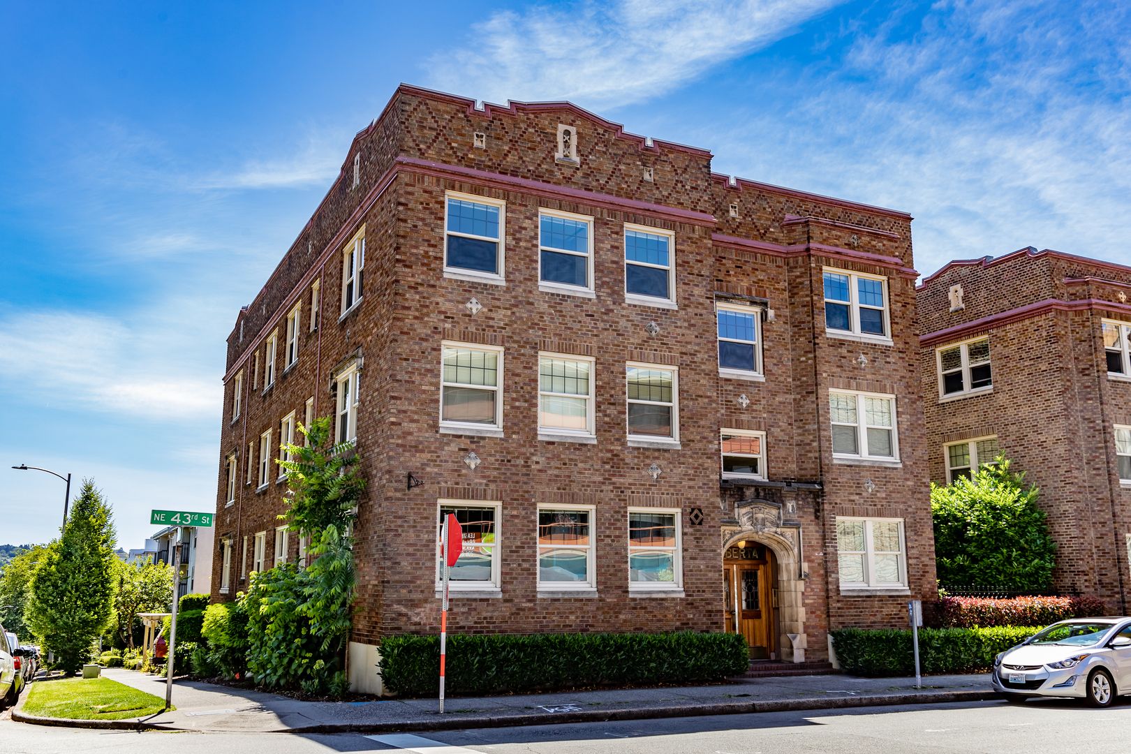 Seattle Apartment: 1115-1119 NE 43rd St