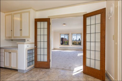 1 MONTH FREE + $500 GIFT CARD! Spacious 2bd/1ba in the historic Mayfair in Downtown Everett! – photo 1