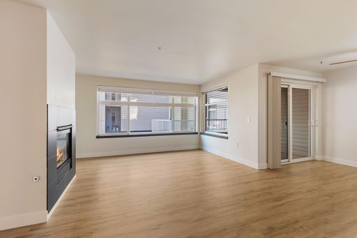 Gorgeous and Newly Renovated 2x2 in Roosevelt - Close to Light Rail and Greenlake Park, Shops, and Gyms! – photo 1