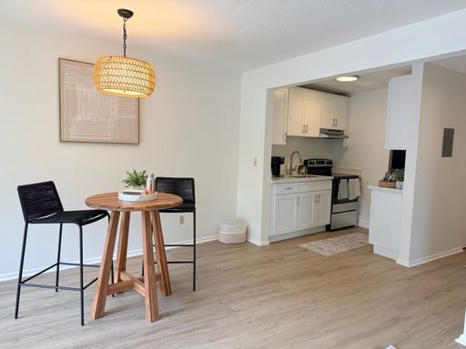 $1,000 Gift Card for Same Day application Plus 4 Weeks Free! Newly Renovated One Bedroom in Columbia City! – photo 1