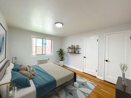 8 WEEKS FREE RENT!Corner Unit w/ Original Hardwoods – photo 1