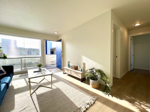 Newly Renovated Two Bedroom in Capitol Hill - SPECIAL OFFER! – photo 1