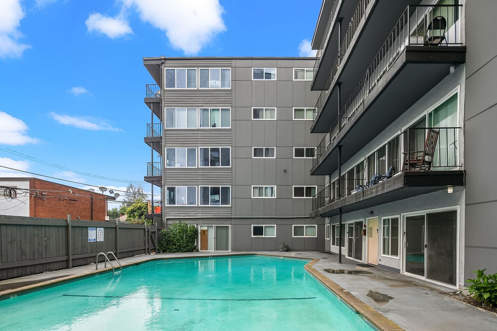 Seattle Apartment: 433 Belmont Ave E